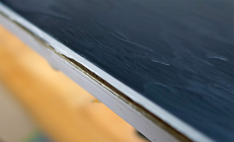 Fartage des skis Gros plan de l'arrière d'un ski farté